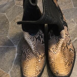 Today Only Men Cream and Black 100% Leather Boots/ Great Cond